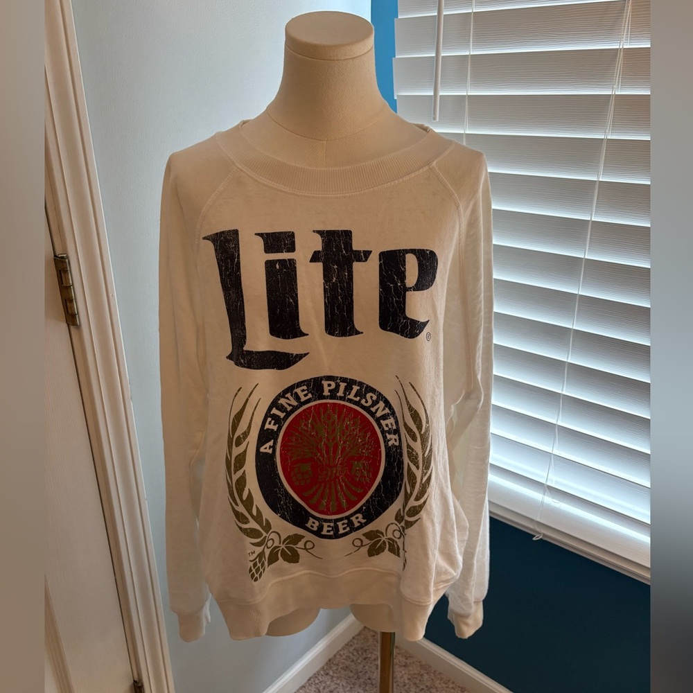 White Graphic Women’s Sweatshirt